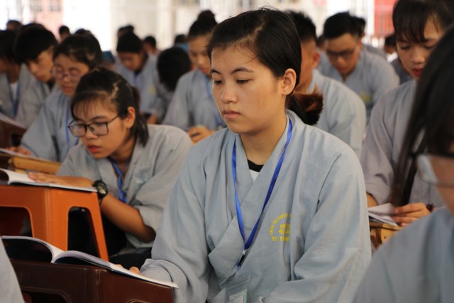 Thái Bình: Gần 400 bạn trẻ về chùa Từ Xuyên tu một ngày