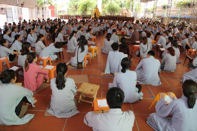 Thái Bình: Gần 400 bạn trẻ về chùa Từ Xuyên tu một ngày
