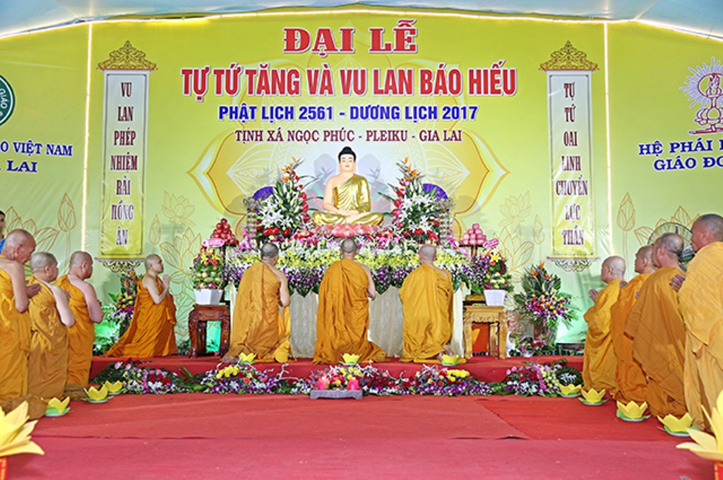 Đêm thắp nến cầu nguyện mùa Vu Lan báo hiếu