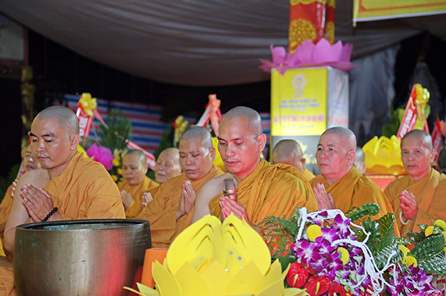 Đêm thắp nến cầu nguyện mùa Vu Lan báo hiếu
