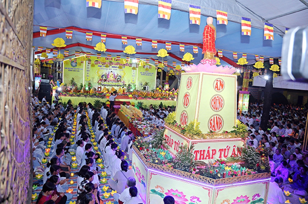 Đêm thắp nến cầu nguyện mùa Vu Lan báo hiếu
