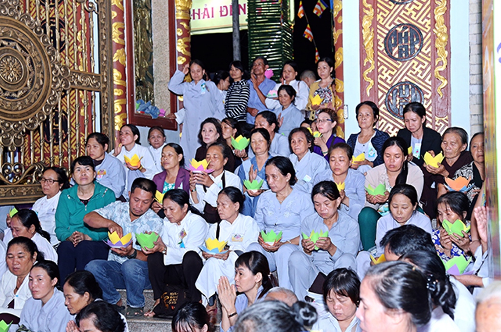 Đêm thắp nến cầu nguyện mùa Vu Lan báo hiếu