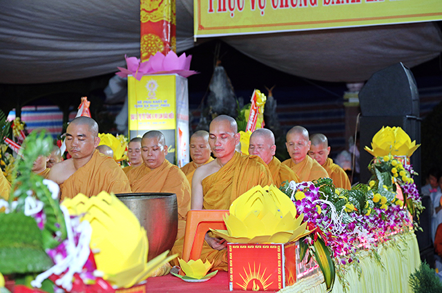 Đêm thắp nến cầu nguyện mùa Vu Lan báo hiếu