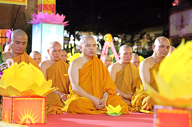 Đêm thắp nến cầu nguyện mùa Vu Lan báo hiếu