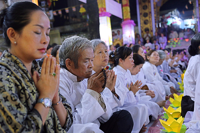 Đêm thắp nến cầu nguyện mùa Vu Lan báo hiếu