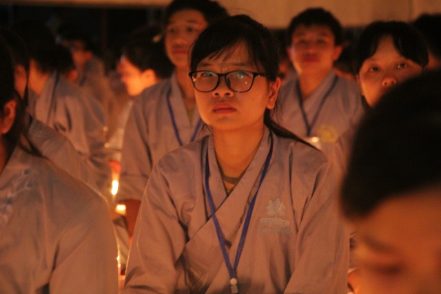 Thái Bình: “Con xin lỗi mẹ cha” – Đêm thắp nến tri ân chùa Từ Xuyên
