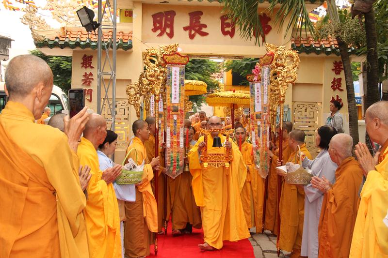 PG Sa Đéc: Cung nghinh Xá lợi Phật