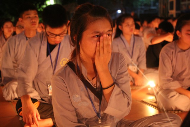 Thái Bình: “Con xin lỗi mẹ cha” – Đêm thắp nến tri ân chùa Từ Xuyên