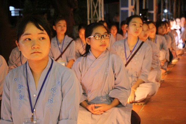 Thái Bình: “Con xin lỗi mẹ cha” – Đêm thắp nến tri ân chùa Từ Xuyên
