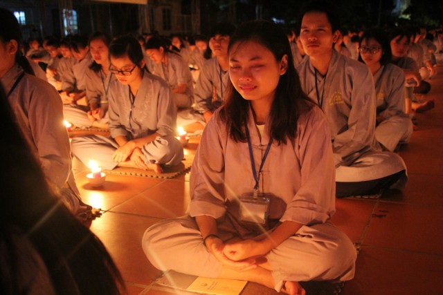 Thái Bình: “Con xin lỗi mẹ cha” – Đêm thắp nến tri ân chùa Từ Xuyên