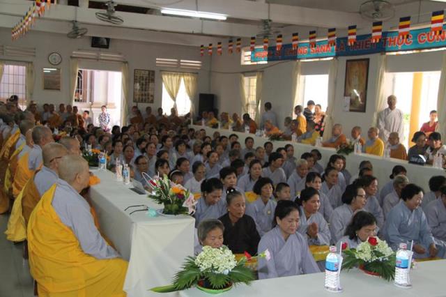 Đồng Tháp: Dâng Pháp Y tại trường hạ chùa Giác Tôn Và chùa Phước Long