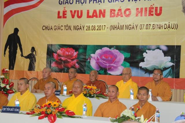Đồng Tháp: Dâng Pháp Y tại trường hạ chùa Giác Tôn Và chùa Phước Long
