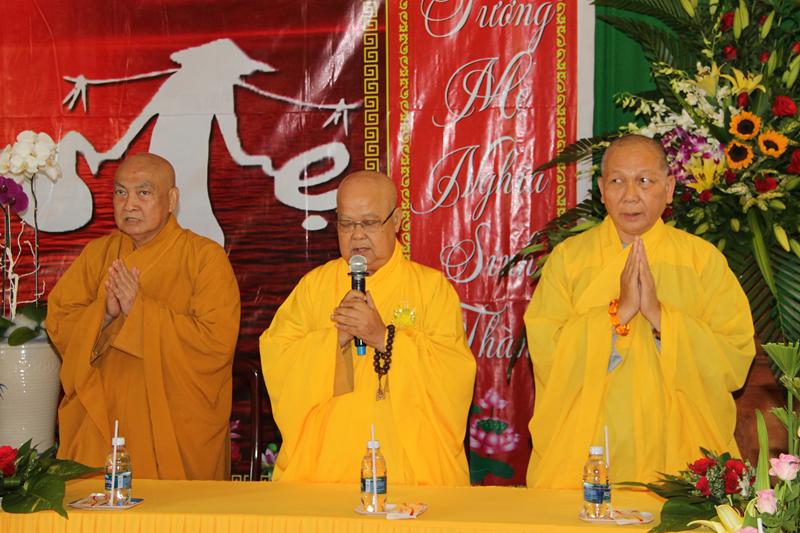 Đồng Tháp: Lễ dâng pháp y tại chùa Linh Sơn (Cao Lãnh)
