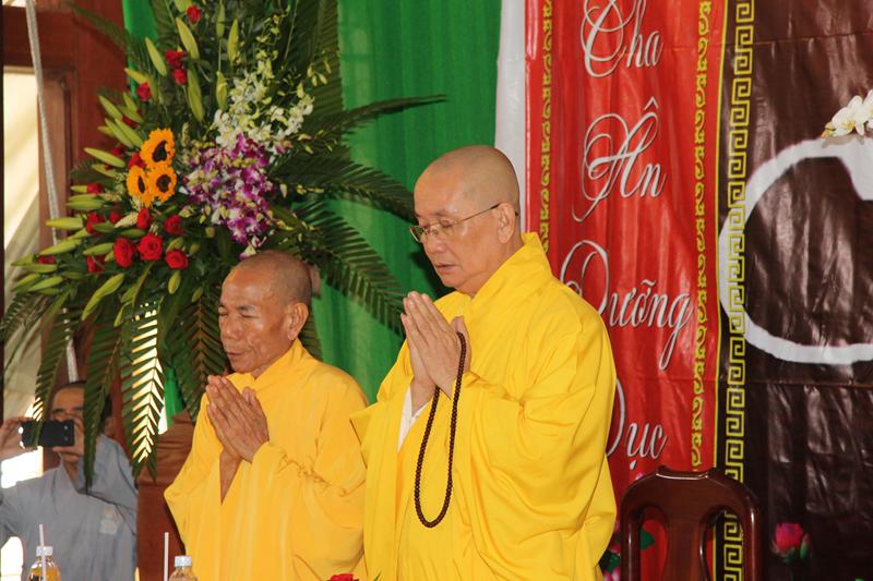 Đồng Tháp: Lễ dâng pháp y tại chùa Linh Sơn (Cao Lãnh)
