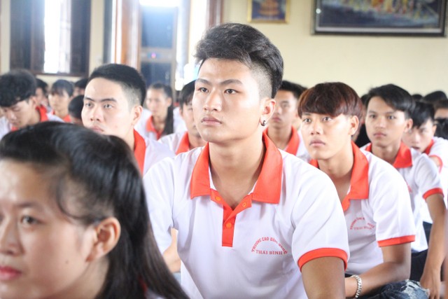 Thái Bình: Tân sinh viên về chùa Từ Xuyên học Phật pháp