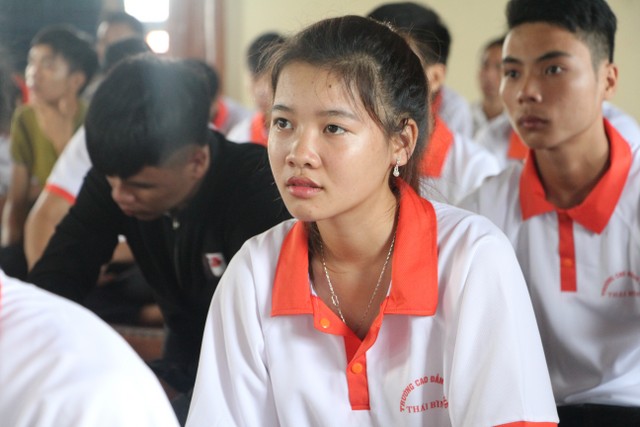 Thái Bình: Tân sinh viên về chùa Từ Xuyên học Phật pháp
