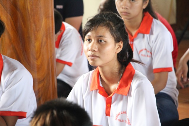 Thái Bình: Tân sinh viên về chùa Từ Xuyên học Phật pháp