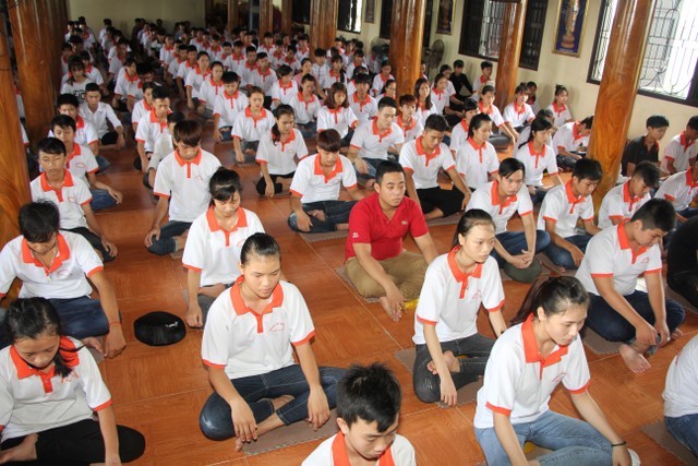 Thái Bình: Tân sinh viên về chùa Từ Xuyên học Phật pháp