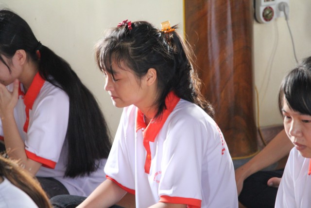 Thái Bình: Tân sinh viên về chùa Từ Xuyên học Phật pháp