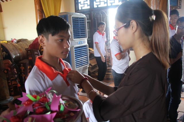 Thái Bình: Tân sinh viên về chùa Từ Xuyên học Phật pháp