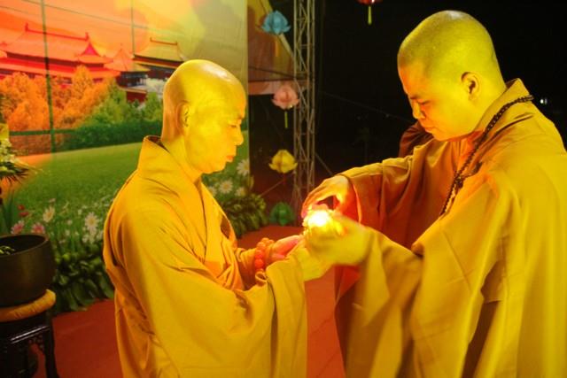 Thái Bình: Xúc động đêm thắp nến tri ân tại chùa Bụt Mọc