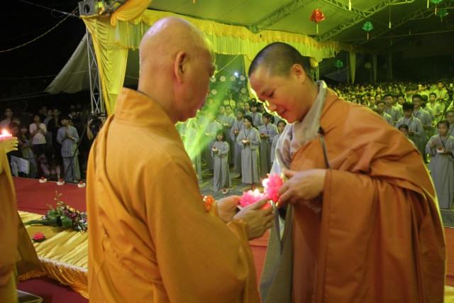 Thái Bình: Xúc động đêm thắp nến tri ân tại chùa Bụt Mọc