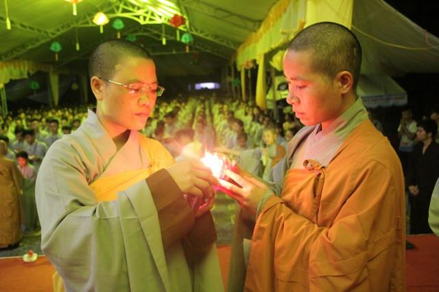 Thái Bình: Xúc động đêm thắp nến tri ân tại chùa Bụt Mọc