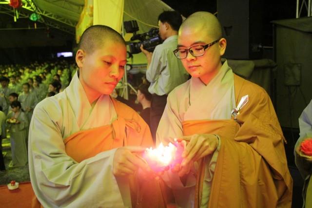 Thái Bình: Xúc động đêm thắp nến tri ân tại chùa Bụt Mọc
