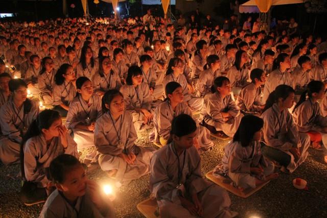 Thái Bình: Xúc động đêm thắp nến tri ân tại chùa Bụt Mọc