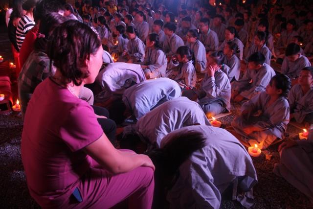 Thái Bình: Xúc động đêm thắp nến tri ân tại chùa Bụt Mọc