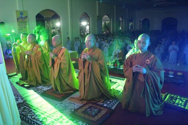 Thái Bình: Đêm thắp nến tri ân tại chùa Hoằng Văn