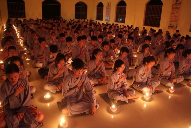 Thái Bình: Đêm thắp nến tri ân tại chùa Hoằng Văn
