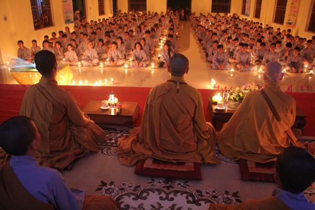 Thái Bình: Đêm thắp nến tri ân tại chùa Hoằng Văn