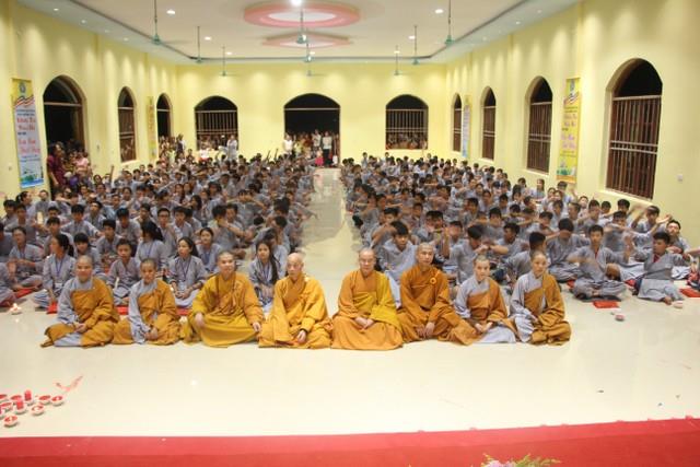 Thái Bình: Đêm thắp nến tri ân tại chùa Hoằng Văn