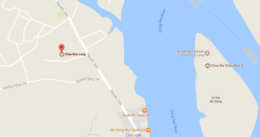 Chùa vàng Bửu Long rực rỡ trong màn mưa