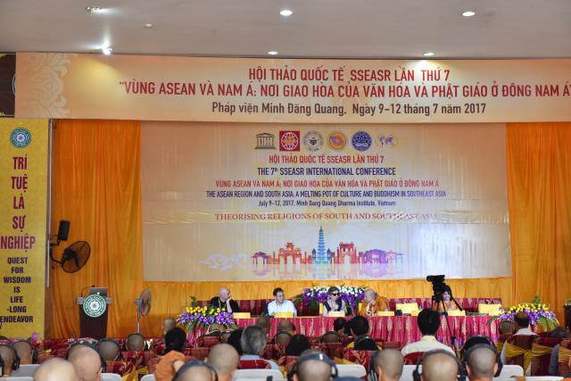 Ngày hội thảo thứ nhất: Vùng Asean và Nam Á: Nơi giao hòa của văn hóa và tôn giáo ở Đông Nam Á