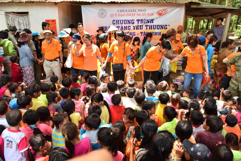 Lễ động thổ xây dựng 183 căn nhà cho 1000 kiều bào hồi cư từ Campuchia tại hồ Dầu Tiếng Tây Ninh