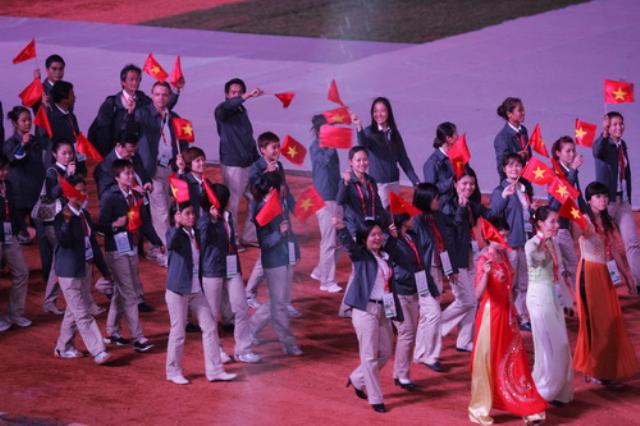 Nhớ Sea Games 26- 2011 Với Hình Ảnh Đức Phật Và Tháp Phước Duyên Chùa Thiên Mụ Của Đoàn Thể Thao Việt Nam