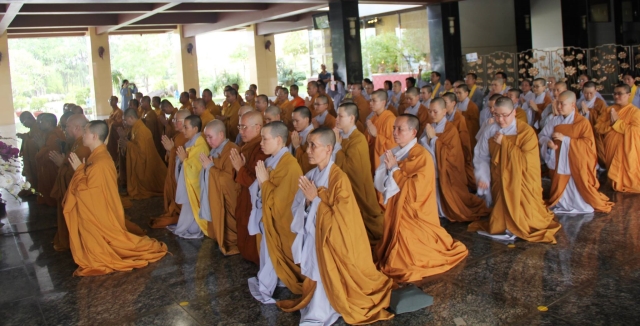Hội đồng điều hành HVPGVN tại TP. HCM đảnh lễ khánh tuế HT. Thích Trí Quảng