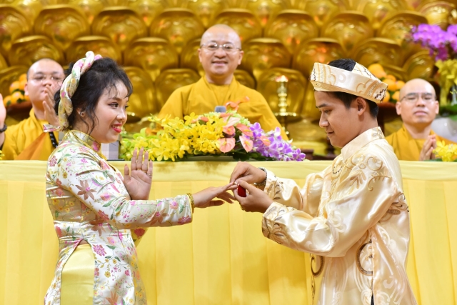 Chùa Giác Ngộ: Trang nghiêm lễ hằng thuận của Thanh Tuấn và Phương Anh
