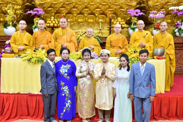 Chùa Giác Ngộ: Trang nghiêm lễ hằng thuận của Thanh Tuấn và Phương Anh