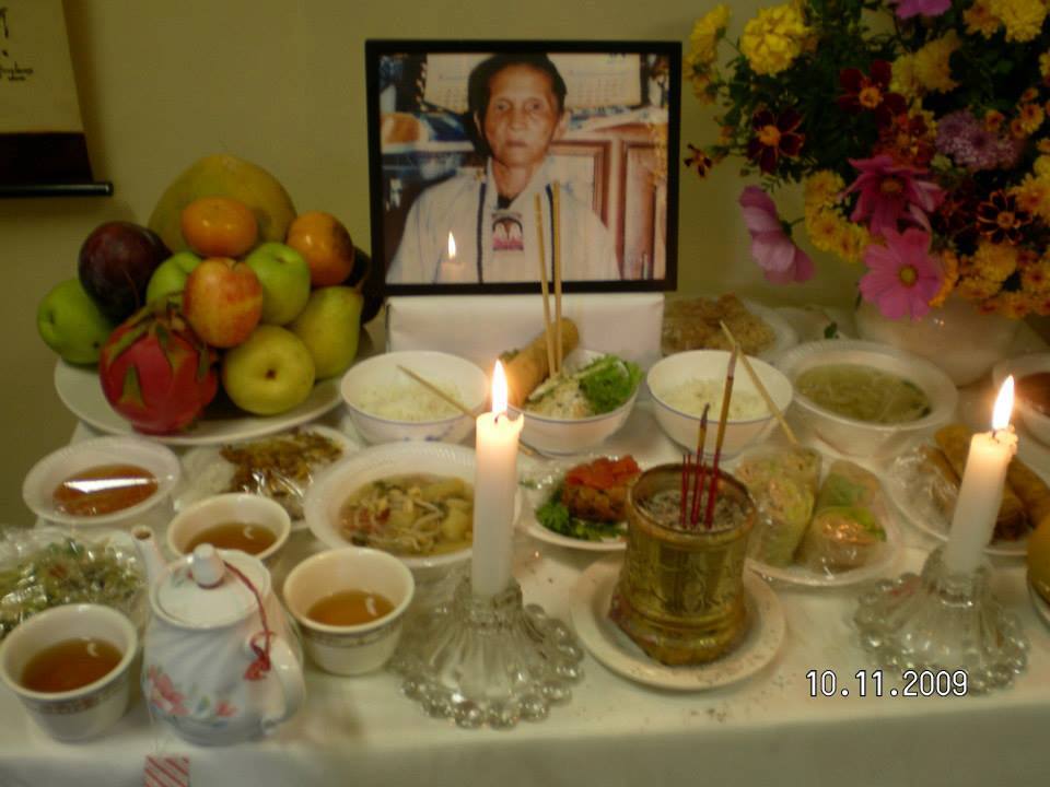 Tâm Tình bên mộ MẸ