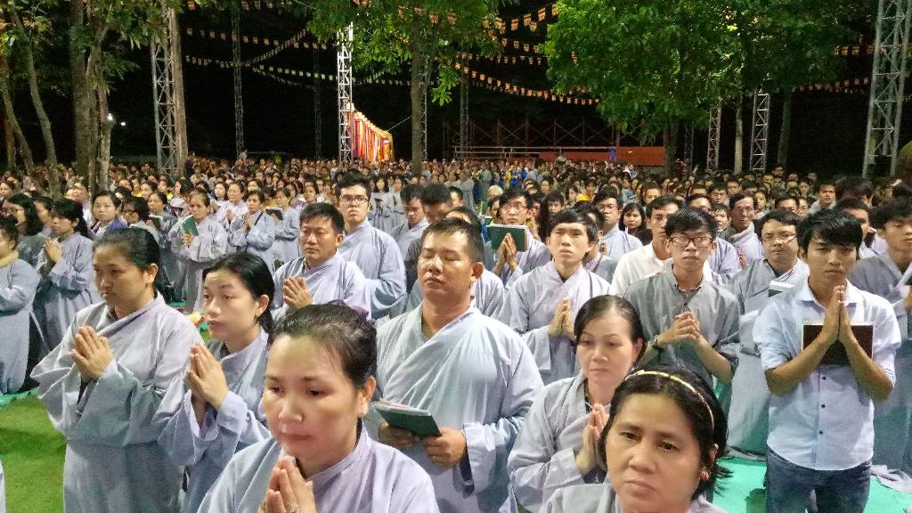 Thực Hiện Công Đoạn Nâng Lắp Khối Đầu Lên Thân Tượng.