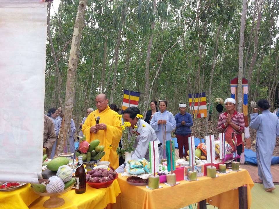 Tâm Tình bên mộ MẸ