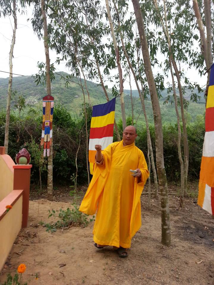 Tâm Tình bên mộ MẸ
