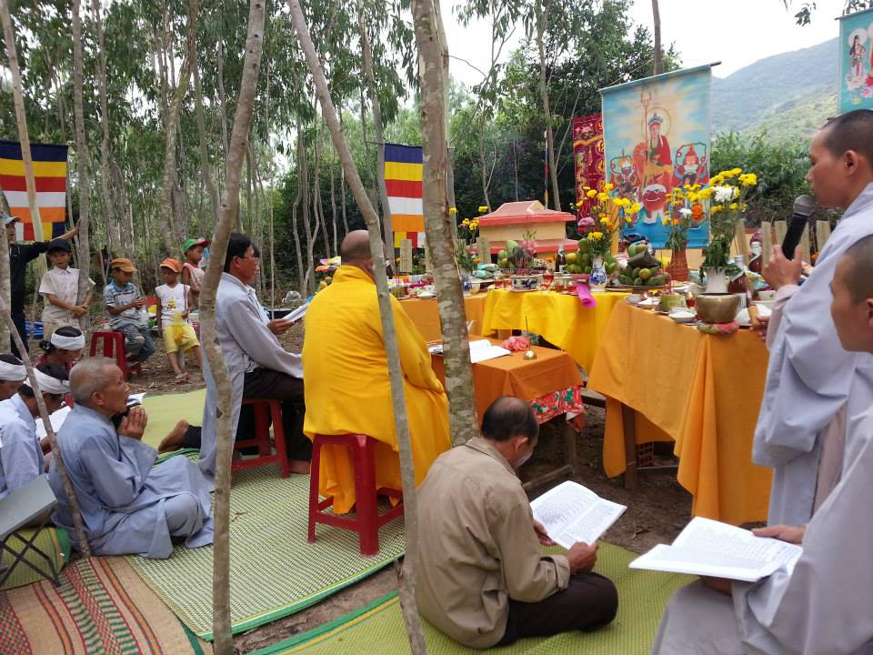 Tâm Tình bên mộ MẸ
