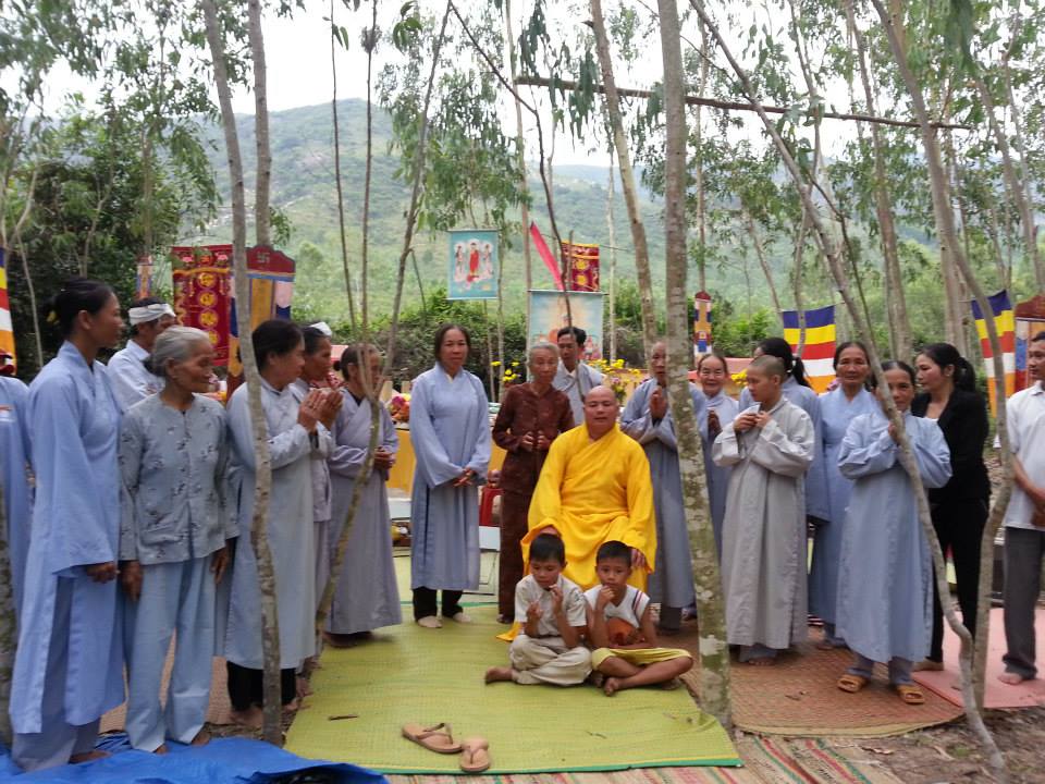 Tâm Tình bên mộ MẸ