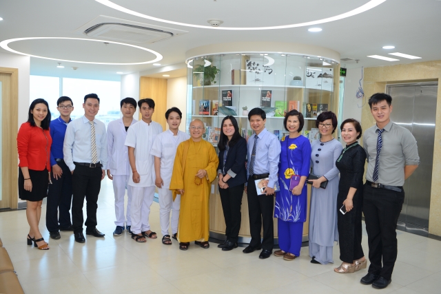 TT. Thích Nhật Từ thuyết giảng trong lễ ra mắt thư viện sách tại Trung tâm Y khoa Hợp Nhân