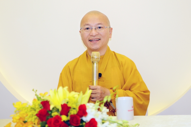 TT. Thích Nhật Từ thuyết giảng trong lễ ra mắt thư viện sách tại Trung tâm Y khoa Hợp Nhân