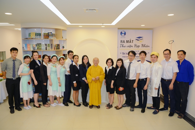 TT. Thích Nhật Từ thuyết giảng trong lễ ra mắt thư viện sách tại Trung tâm Y khoa Hợp Nhân